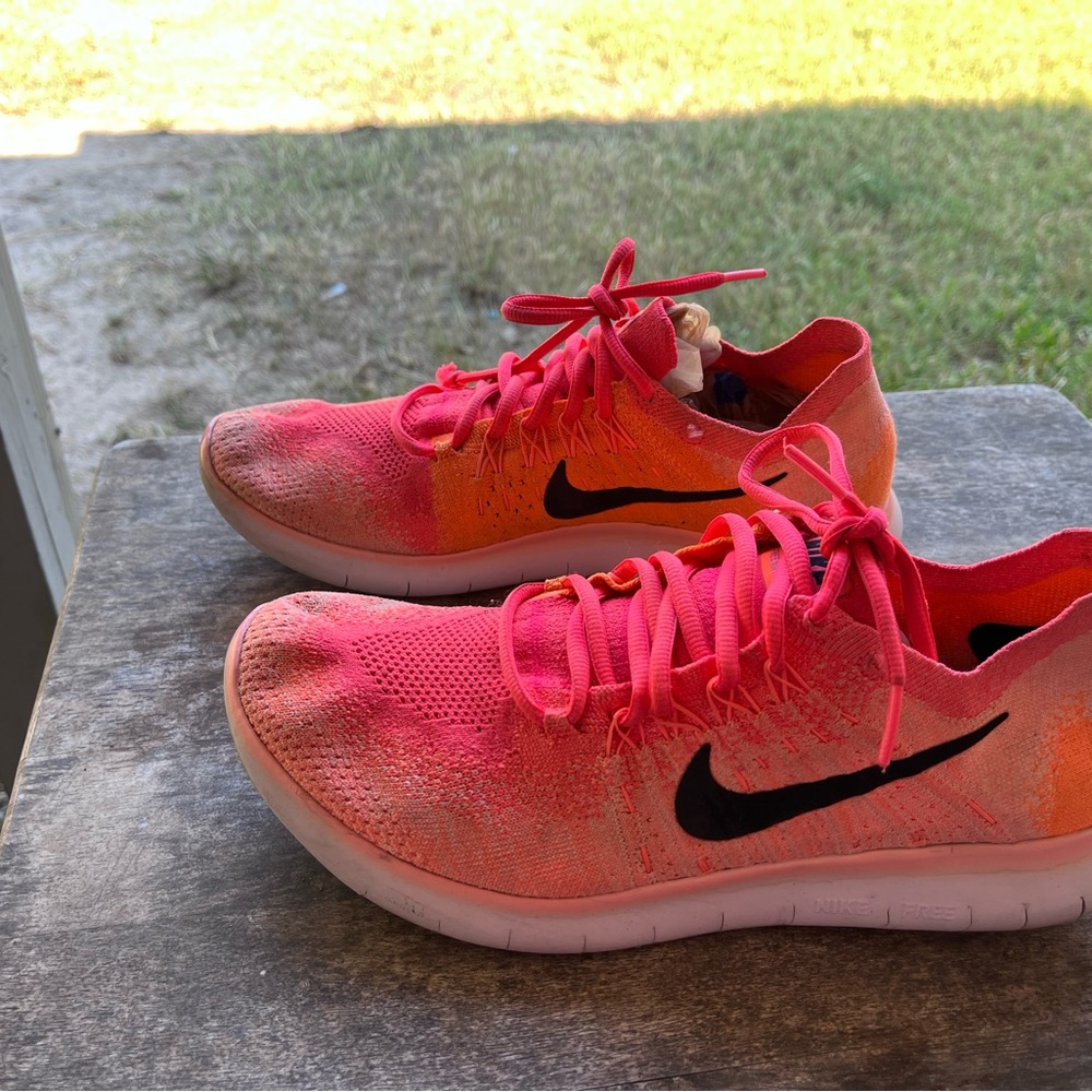 nike 880844-800 free run flyknit women’s size 10 orange pinky